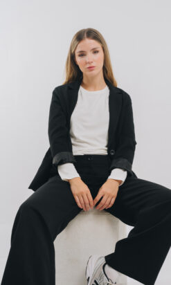 Alternative view of Remera Mery